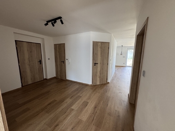 předsíň - Pronájem bytu 4+kk v osobním vlastnictví 83 m², Bdeněves