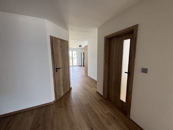 předsíň - Pronájem bytu 4+kk v osobním vlastnictví 83 m², Bdeněves