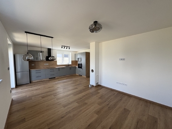 pokoj s kk - Pronájem bytu 4+kk v osobním vlastnictví 83 m², Bdeněves