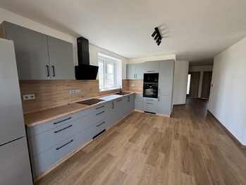 pokoj s kk - Pronájem bytu 4+kk v osobním vlastnictví 83 m², Bdeněves