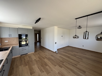 pokoj s kk - Pronájem bytu 4+kk v osobním vlastnictví 83 m², Bdeněves