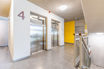 Dva výtahy v domě - Prodej bytu 1+kk v osobním vlastnictví 31 m², Praha 10 - Záběhlice