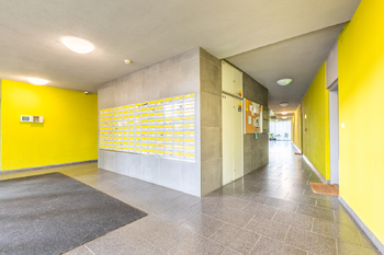 Vstupní hala do domu - Prodej bytu 1+kk v osobním vlastnictví 31 m², Praha 10 - Záběhlice