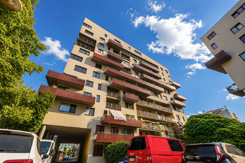 Pohled na dům - Prodej bytu 1+kk v osobním vlastnictví 31 m², Praha 10 - Záběhlice