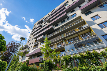 Pohled na dům - Prodej bytu 1+kk v osobním vlastnictví 31 m², Praha 10 - Záběhlice