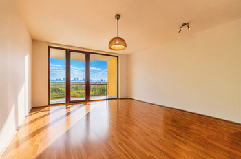 Obývací pokoj s kuchyňským koutem - Prodej bytu 1+kk v osobním vlastnictví 31 m², Praha 10 - Záběhlice