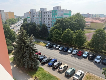 Výhled z okna - Pronájem bytu 2+kk v osobním vlastnictví 42 m², Praha 6 - Řepy