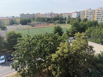 Výhled z okna - Pronájem bytu 2+kk v osobním vlastnictví 42 m², Praha 6 - Řepy