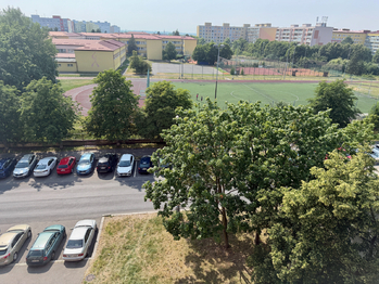 Výhled z okna - Pronájem bytu 2+kk v osobním vlastnictví 42 m², Praha 6 - Řepy