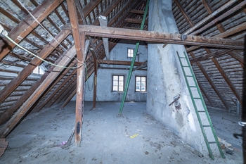 Půda - Prodej domu 152 m², Hoštka