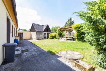 Dvorek - Prodej domu 152 m², Hoštka