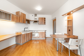 Pronájem bytu 1+kk v osobním vlastnictví 34 m², Praha 4 - Podolí