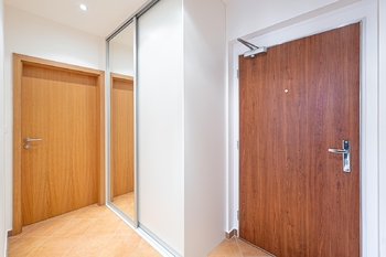Předsíň. - Prodej bytu 2+kk v osobním vlastnictví 65 m², Praha 9 - Letňany