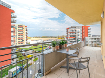 Balkon. - Prodej bytu 2+kk v osobním vlastnictví 65 m², Praha 9 - Letňany