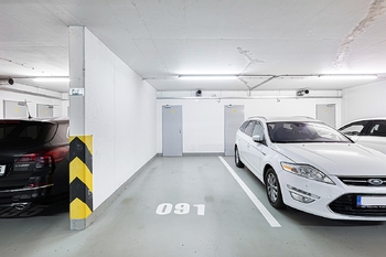 Parkovací stání. - Prodej bytu 2+kk v osobním vlastnictví 65 m², Praha 9 - Letňany