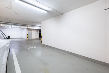Parkovací stání. - Prodej bytu 2+kk v osobním vlastnictví 65 m², Praha 9 - Letňany