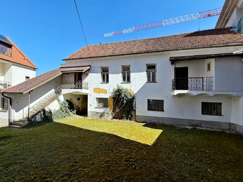 Prodej nájemního (činžovního) domu 835 m², Prachatice