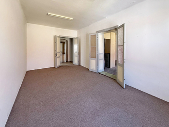 Prodej nájemního (činžovního) domu 835 m², Prachatice