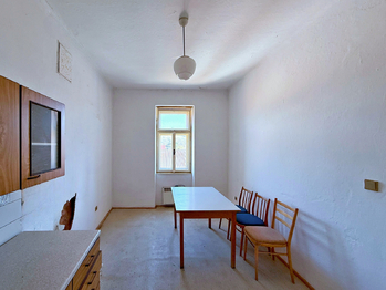 Prodej nájemního (činžovního) domu 835 m², Prachatice