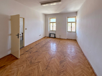 Prodej nájemního (činžovního) domu 835 m², Prachatice