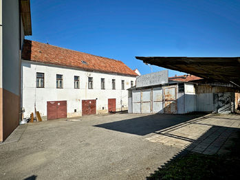 Prodej nájemního (činžovního) domu 835 m², Prachatice