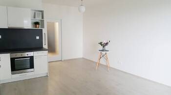 Pronájem bytu 1+kk v osobním vlastnictví 35 m², Praha 9 - Letňany