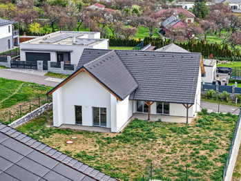 Prodej domu 224 m², Dobšice