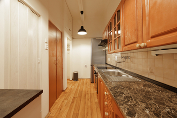 Kuchyň je v centru bytu - Prodej bytu 2+1 v osobním vlastnictví 43 m², Praha 4 - Nusle