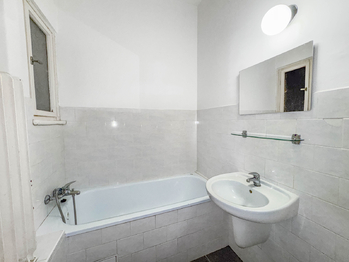 Koupelna - Pronájem bytu 1+kk v osobním vlastnictví 46 m², Praha 2 - Nové Město