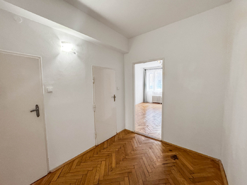 Zádveří - Pronájem bytu 1+kk v osobním vlastnictví 46 m², Praha 2 - Nové Město