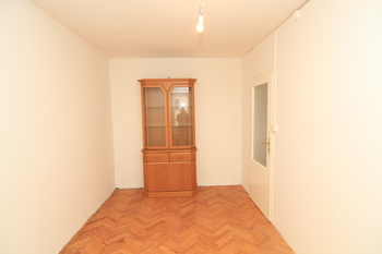 Ložnice vedle obývacího pokoje - Prodej bytu 5+kk v osobním vlastnictví 83 m², Karlovy Vary