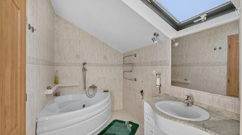 Prodej domu 260 m², Nižbor