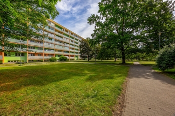 Pohled na budovu - Prodej bytu 1+kk v osobním vlastnictví 27 m², Pardubice