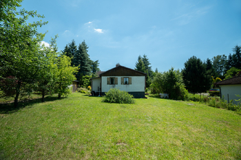 pohled z pozemku na chatu - Prodej pozemku 969 m², Pyšely