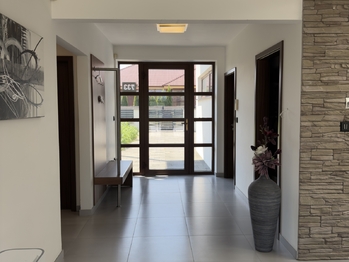Vstupní dveře - Prodej domu 248 m², Vacenovice