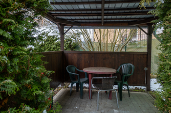 pergola před domem - Pronájem bytu 3+1 v osobním vlastnictví 56 m², Ústí nad Labem