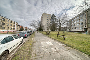 Pohled na dům - Pronájem bytu 3+1 v osobním vlastnictví 58 m², Poděbrady