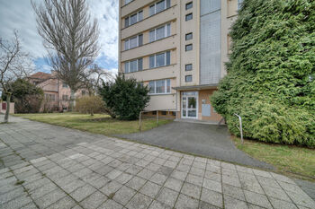 Pohled na dům - Pronájem bytu 3+1 v osobním vlastnictví 58 m², Poděbrady
