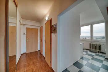 Vstupní chodba - Pronájem bytu 3+1 v osobním vlastnictví 58 m², Poděbrady