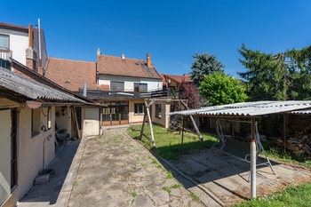 Prodej domu 276 m², Vnorovy
