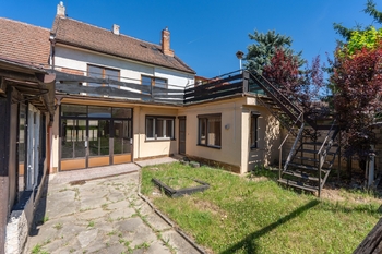 Prodej domu 276 m², Vnorovy