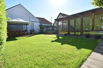 Zahrada u domu. - Pronájem domu 164 m², Klecany