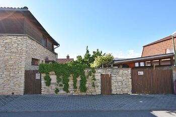 Pronájem domu 164 m², Klecany