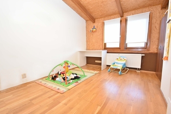 Pronájem domu 164 m², Klecany
