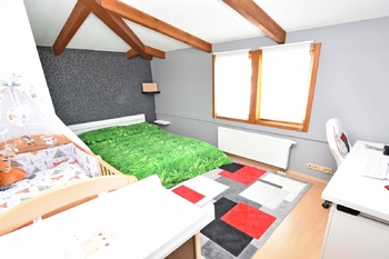 Pronájem domu 164 m², Klecany