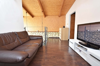 Pronájem domu 164 m², Klecany