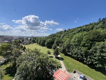 Výhled na okolí - Pronájem bytu 3+1 v osobním vlastnictví 68 m², Kadaň