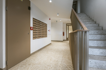 CHODBA BYTOVEHO DOMU - Pronájem bytu 2+kk v osobním vlastnictví 65 m², Brandýs nad Labem-Stará Boleslav