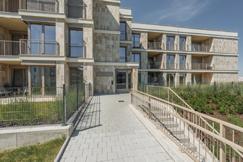 POHLED NA BYTOVY DUM - Pronájem bytu 2+kk v osobním vlastnictví 65 m², Brandýs nad Labem-Stará Boleslav