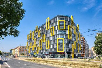Pohled na dům - Pronájem bytu 2+kk v osobním vlastnictví 56 m², Praha 9 - Libeň 